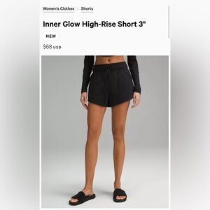 Lululemon Inner Glow High-Rise Short 3". Black. Size 2